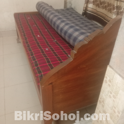 একটি খাট বিক্রি করা হবে